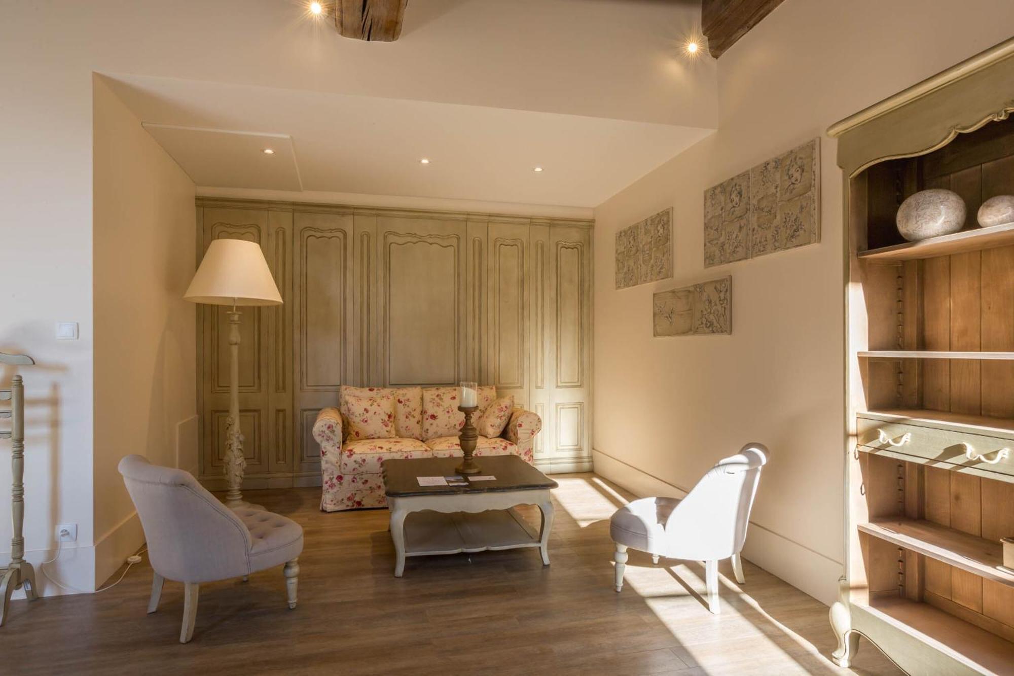 Le Cara - 4 Appartements Calmes Et Chics Au Coeur De Beaune Бон Номер фото